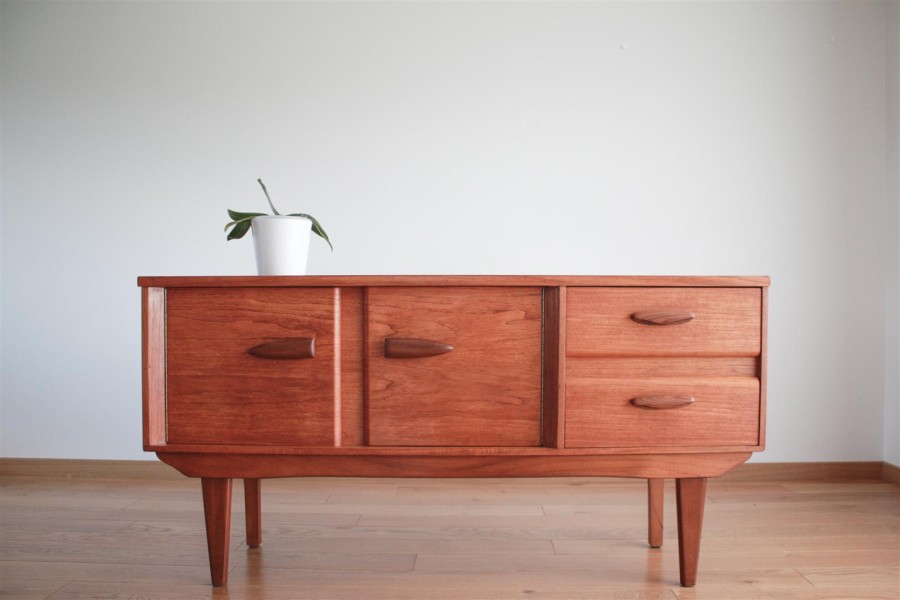Danish design chest/sideboard of drawers. Teak. 1960.